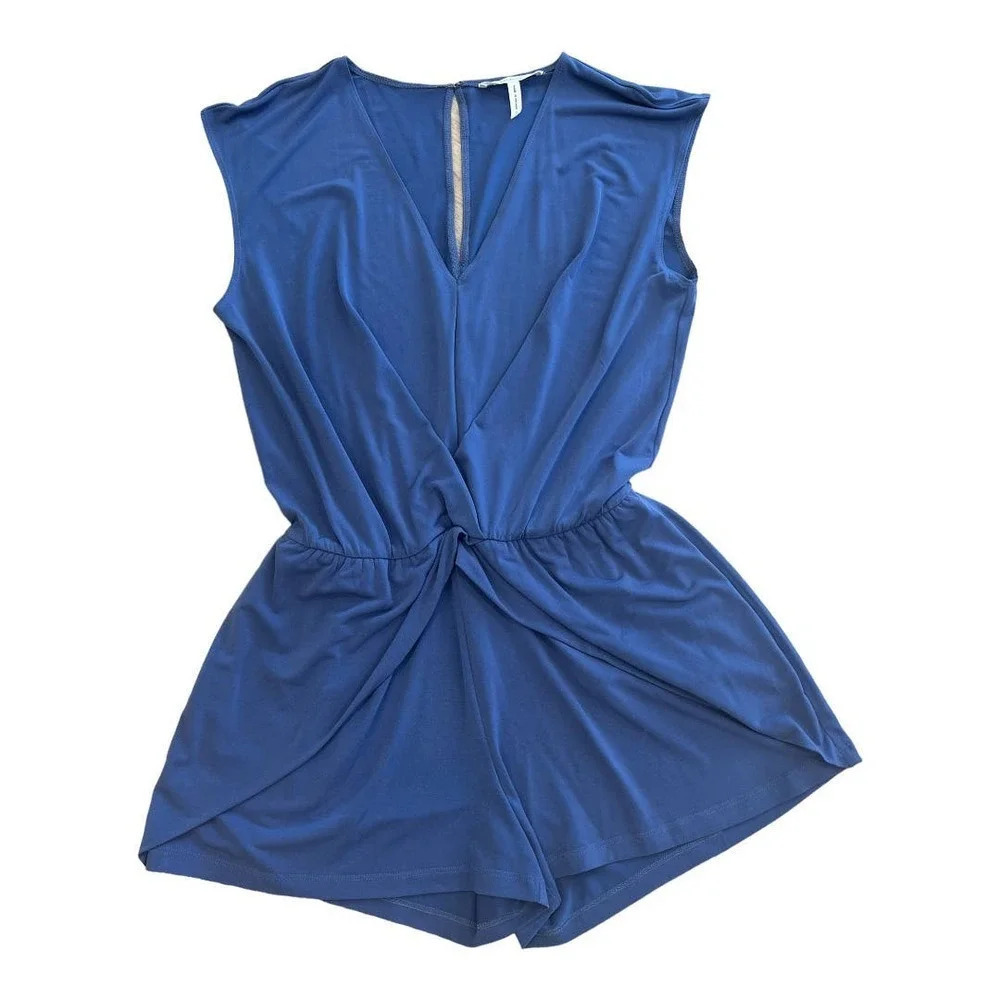BCBGeneration sleveless V NECK short Jumpsuit